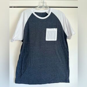 Guess T- Shirt, Mens Short Sleeve, Large. NWOT